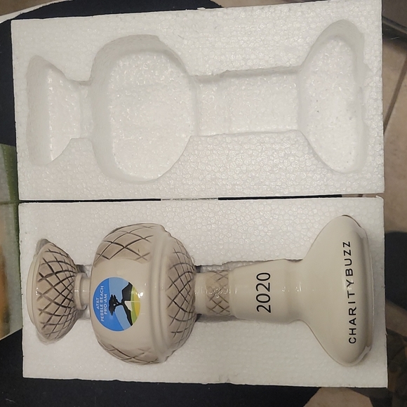 2020 AT&T PEBBLE BEACH PRO-AM Decanter - Picture 4 of 5